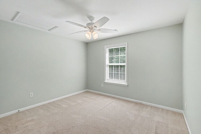 Building Photo - 24 Crestwood Ln