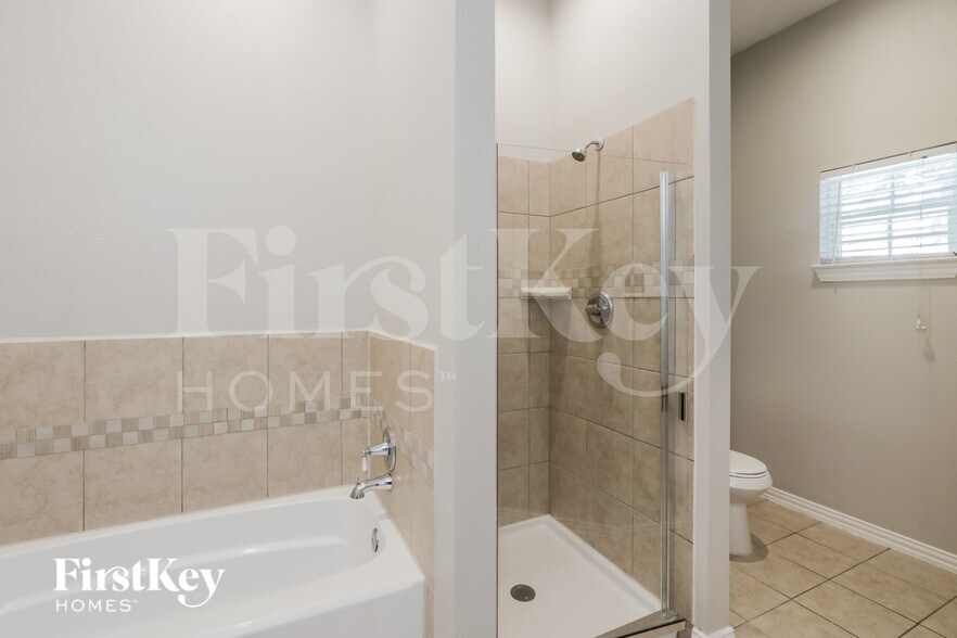 Building Photo - 1633 Mockingbird Ln