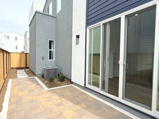 Building Photo - Newly Built ! Be The First To Live Here ! Modern Detached Home In New City Village !
