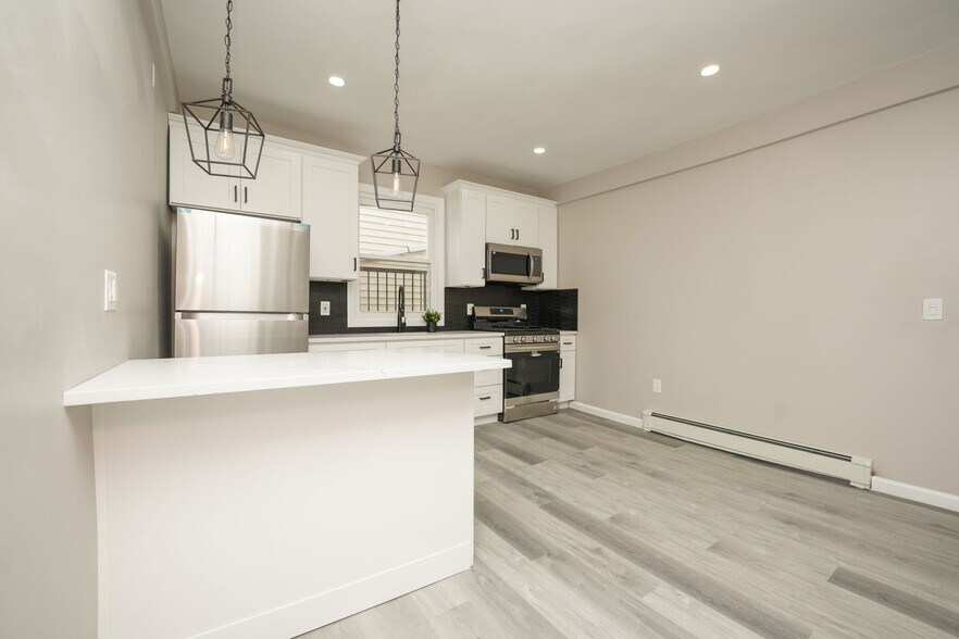 Building Photo - 341 Summer Ave