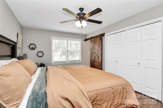 Building Photo - 4227 Deerfield Dr