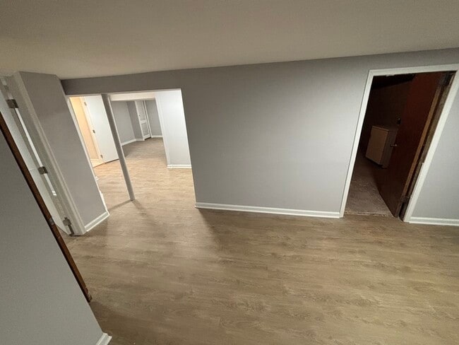 Building Photo - 5 Bedroom Home