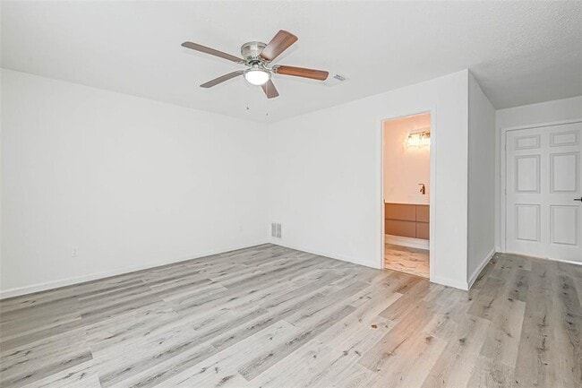 Building Photo - 12122 Fairmeadow Dr