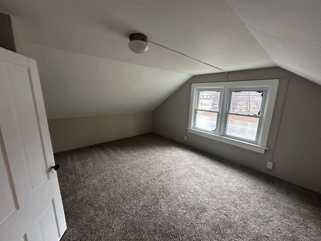 Building Photo - 962 Lakeview Dr