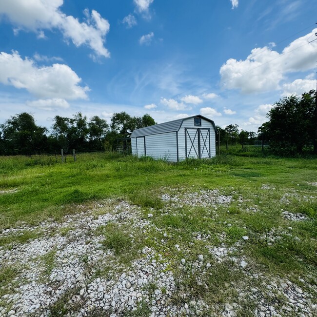 Building Photo - 14080 Shellhammer Rd