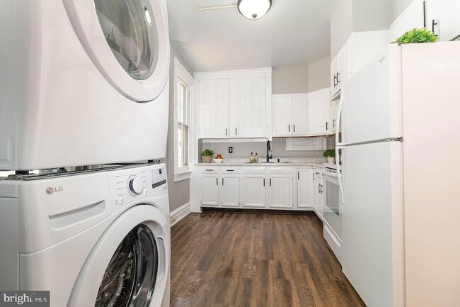 Building Photo - 549 Spruce St