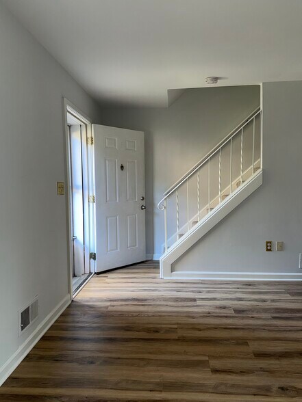 Living room - 4 Doncaster Ct
