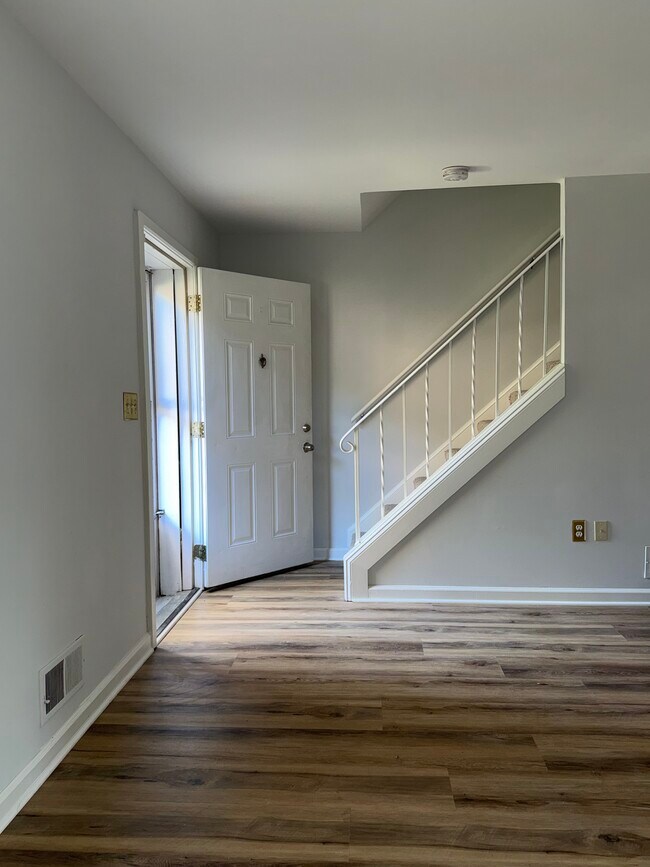 Living room - 4 Doncaster Ct