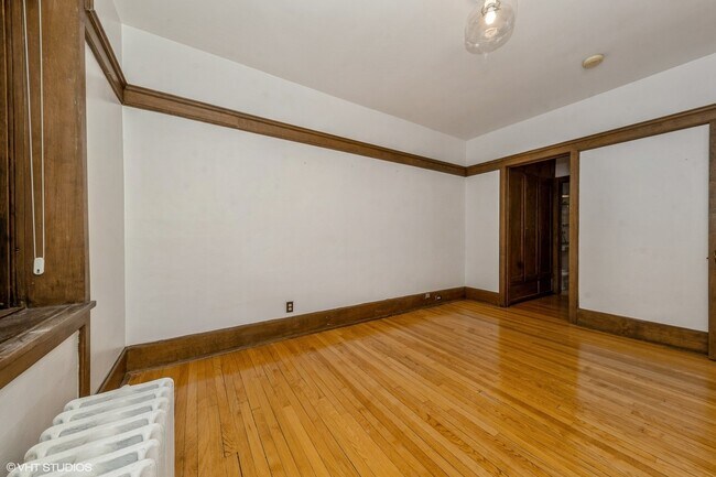 Building Photo - 5656 S Dorchester Ave