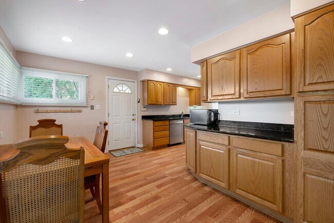 Building Photo - 146 Millbrook Ln