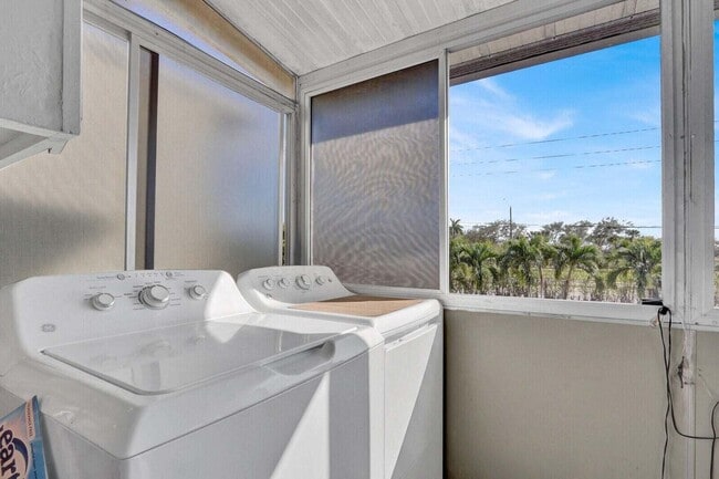 Building Photo - 279 Flanders F