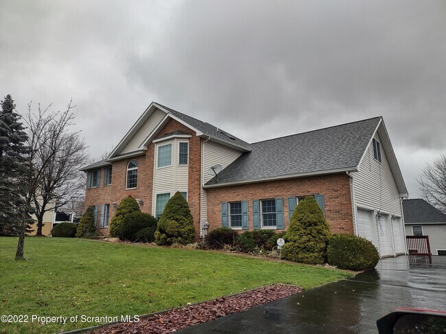 Building Photo - 1014 Fairfield Cir