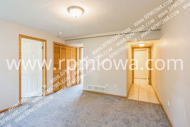Building Photo - 141 Christie Ln