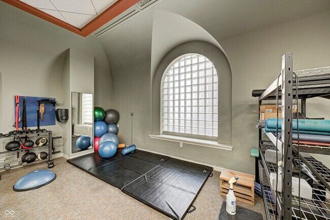 Building Photo - 350 N Meridian St