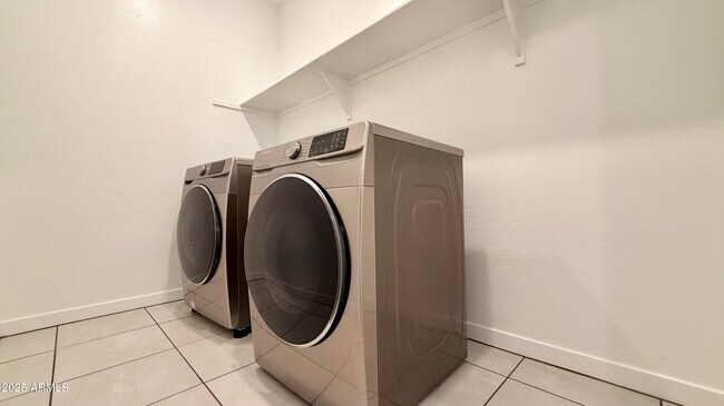 Building Photo - 1151 E Armstrong Wy