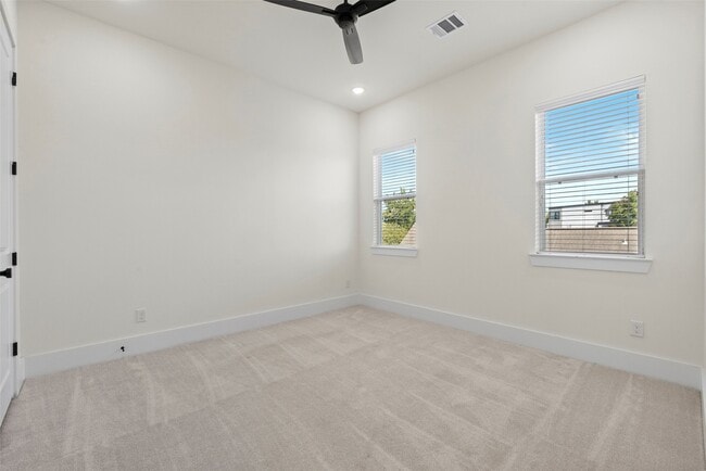 Building Photo - 1406 W 21st St