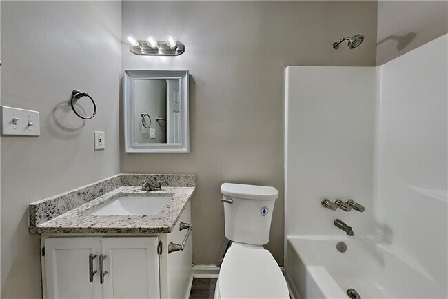 Building Photo - 7116 Stonecreek Dr