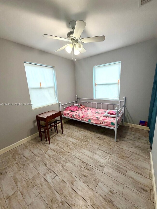 Building Photo - 935 Churchill Rd