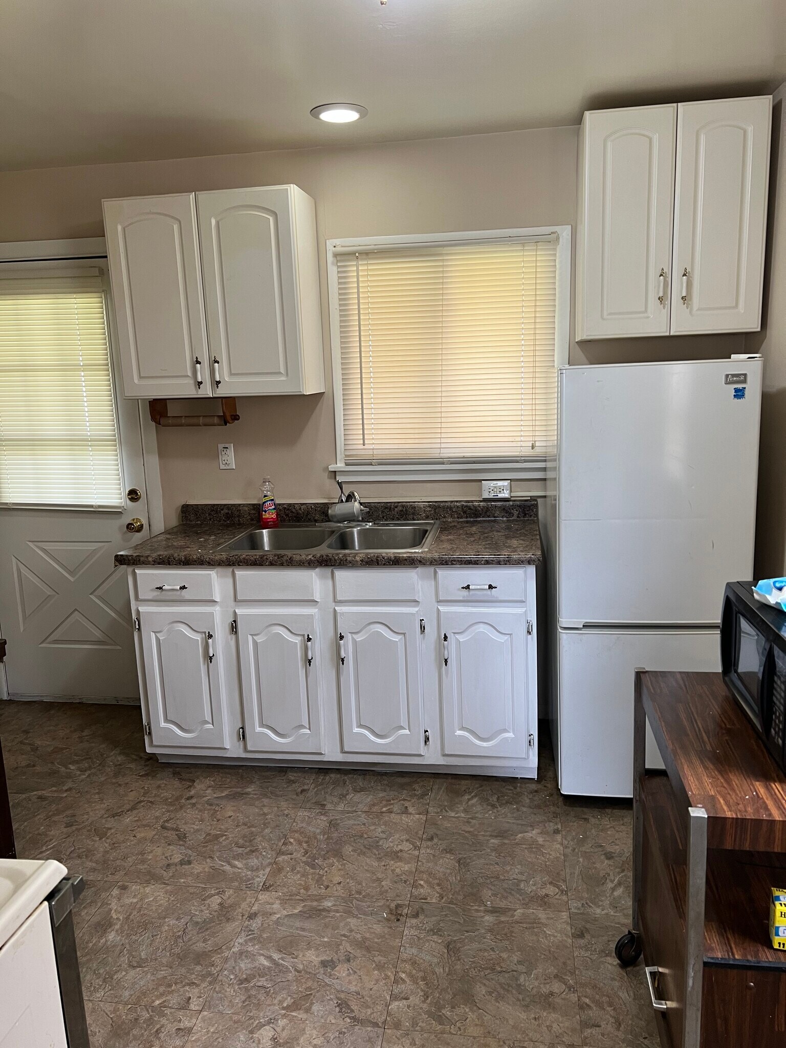 Building Photo - 27107 Seyburn Ave