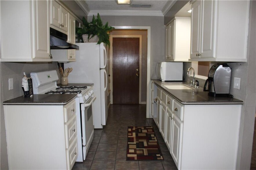 Building Photo - 1702 Goodson Ln