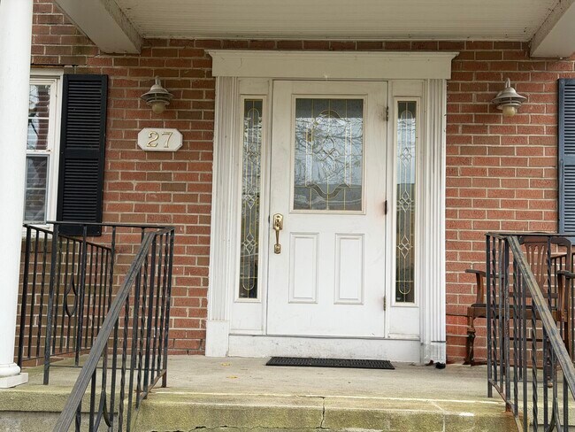 Building Photo - 27 Brewster Rd