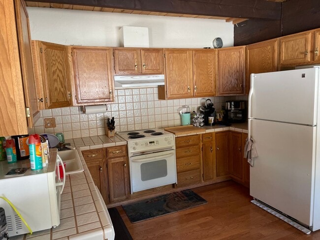 Building Photo - Great County Location - 3 bed, 2 bath with Garage