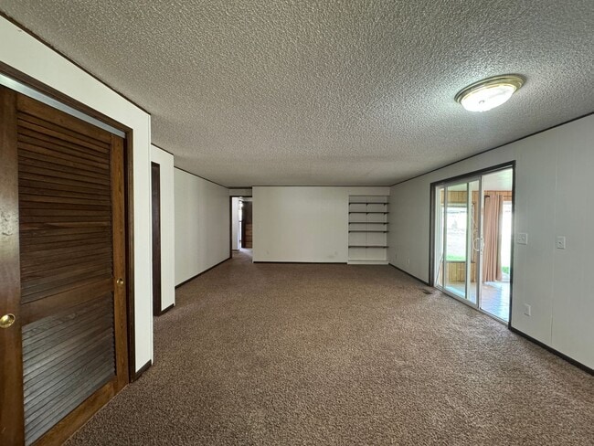 Building Photo - 612 S 44th Ave