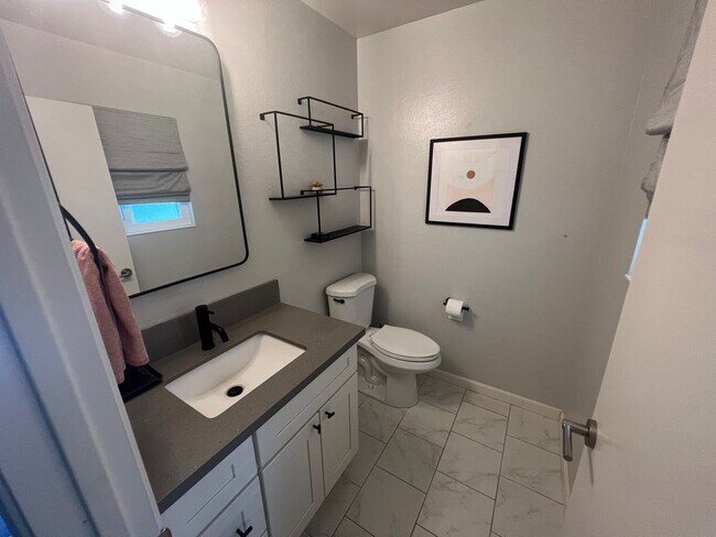 Building Photo - 3 Bed / 2.5 Bath | College Greens Townhome