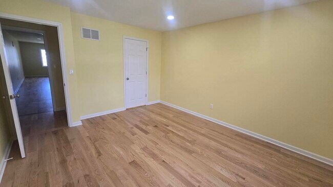 Building Photo - 2112 Quincy Ct