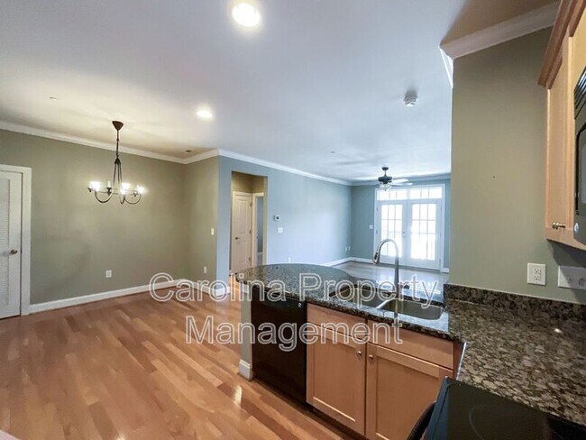 Building Photo - 518 Clarice Ave