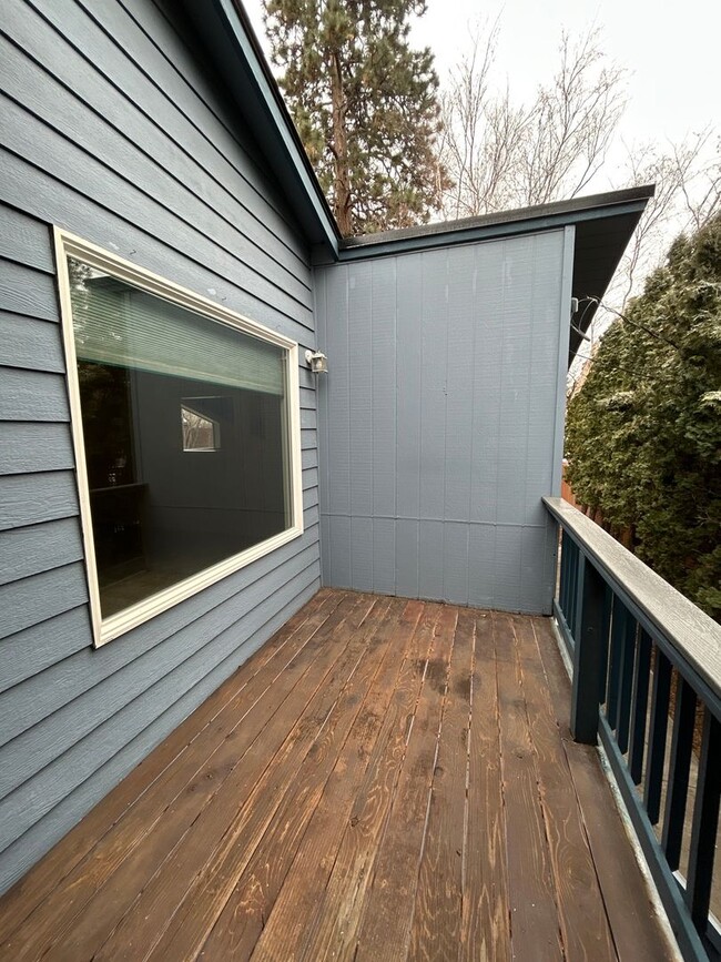 Building Photo - 3 Bedroom / 2 Bathroom in Bend's Orchard D...