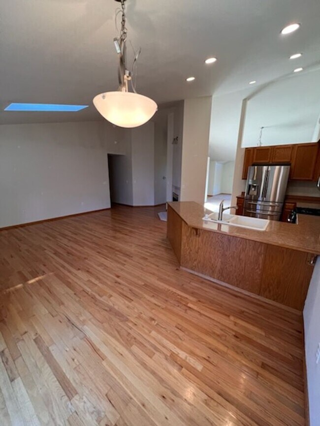 Building Photo - Lake Louise Gem