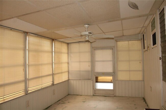 Building Photo - 204 50th Ave Dr W