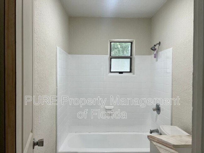 Building Photo - 2205 NE 14th Ave