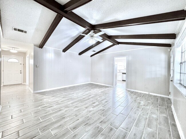 Building Photo - Beautiful Sherwood Oaks 3BR/2BA Home With Patio, Carport & Security Features!