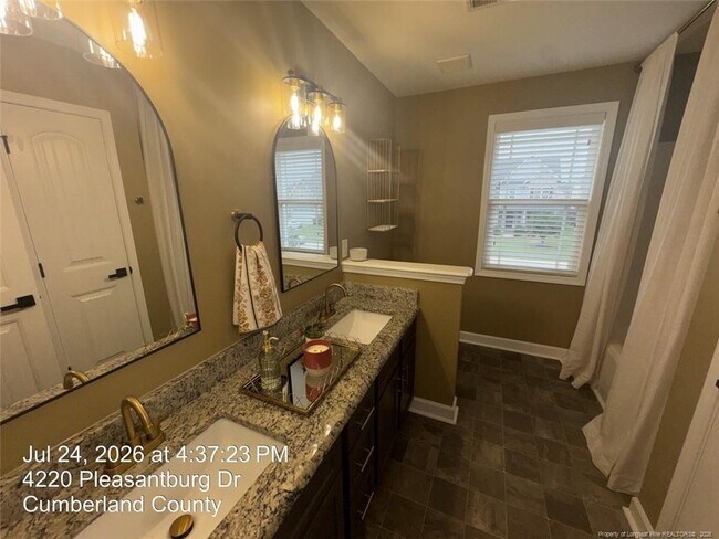 Building Photo - 4220 Pleasantburg Dr