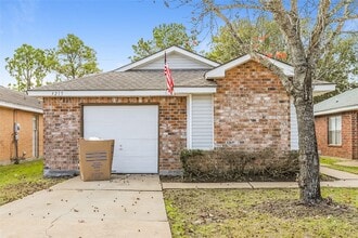 Building Photo - 3215 Boynton Dr