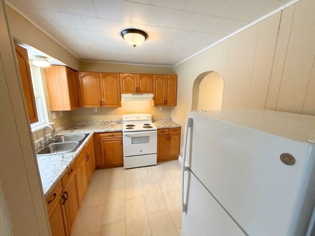 Building Photo - VIDEO WALK THROUGH Two Bedroom Home in an Excellent Neighborhood