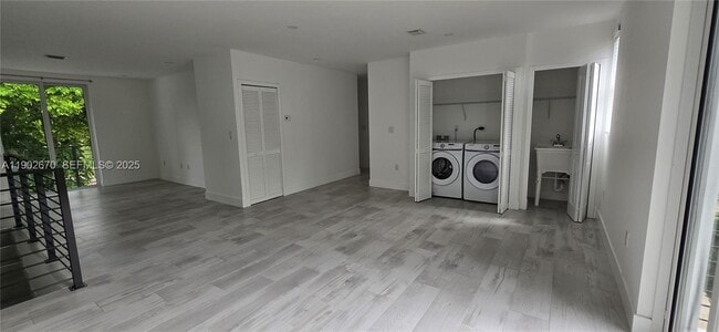 Building Photo - 3823 Thomas Ave