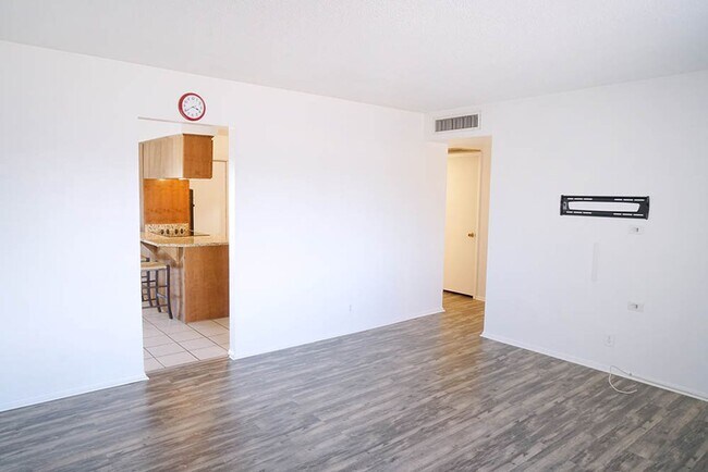 Building Photo - ASU Proximity Meets Comfort in This 4-Bedroom Tempe Home