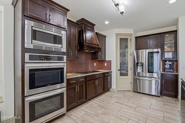 Building Photo - 12081 Silver Crown