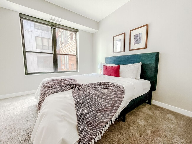 Building Photo - 1400 E Walnut St