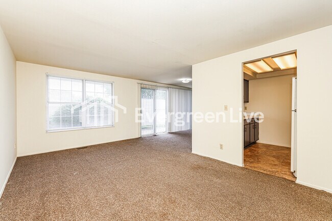Building Photo - 5841 Troy Villa Blvd