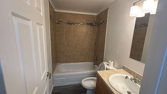 Building Photo - 1433 E Dearborn Ave