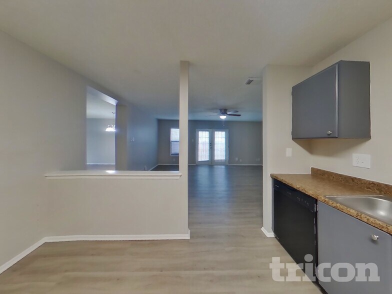 Building Photo - 6850 Misty Field Dr