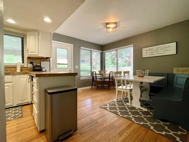 Building Photo - AVAILABLE TODAY - Beautiful 4BD/4BA Low-Ma...