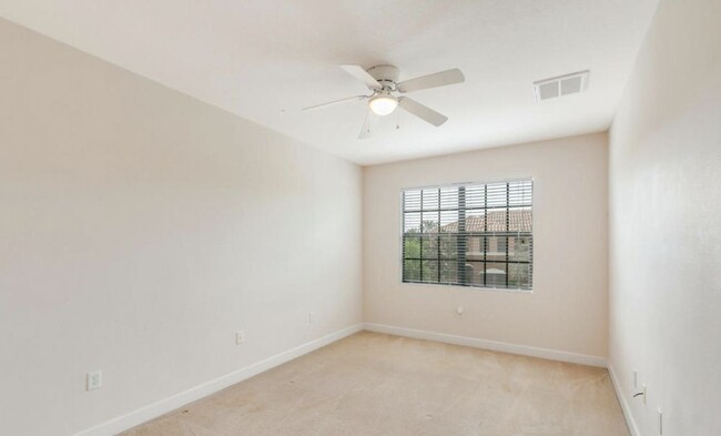 Building Photo - Montecito Community Townhome