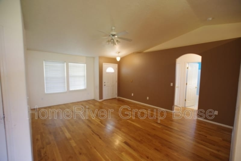 Building Photo - 2806 Mink Pl