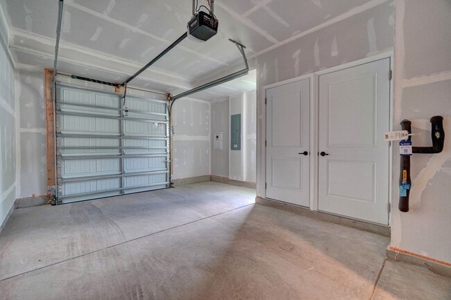 Building Photo - 2 bedroom townhome in Portsmouth