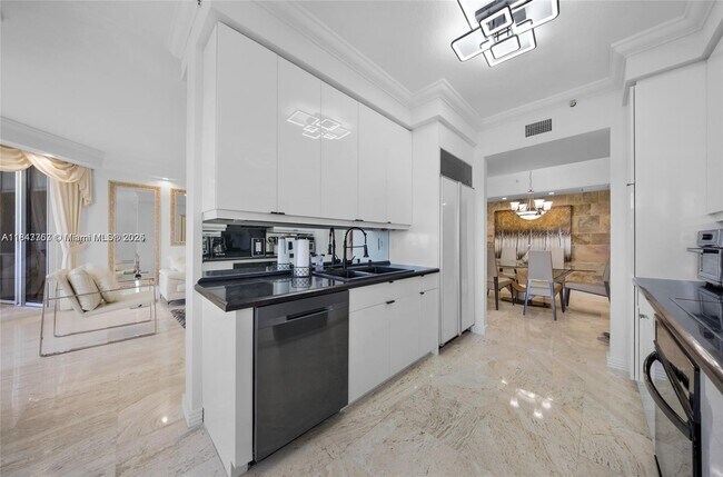 Building Photo - 3200 N Ocean Blvd